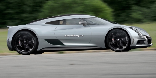 Bugatti göz kamaştırdı! 2