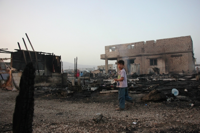 Suriyeli sığınmacıların kampında yangın: 6 ölü 1