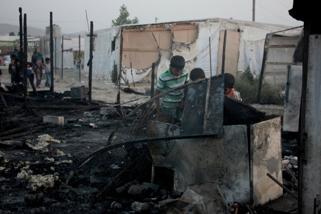 Suriyeli sığınmacıların kampında yangın: 6 ölü 6