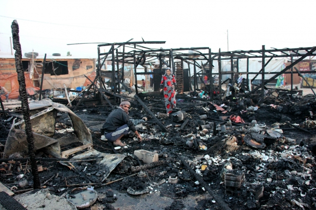 Suriyeli sığınmacıların kampında yangın: 6 ölü 8