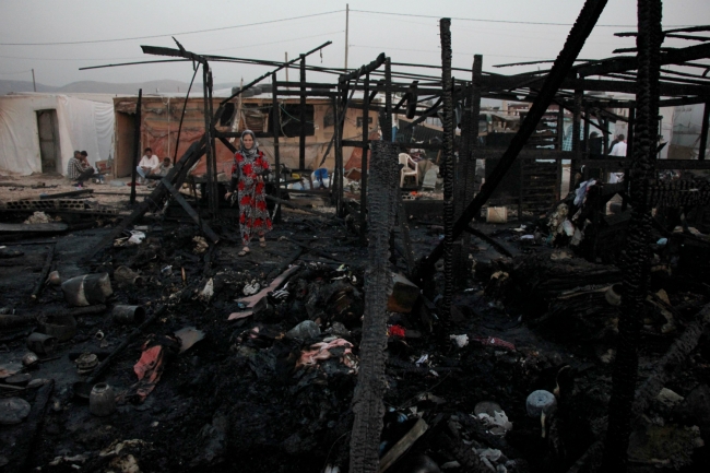 Suriyeli sığınmacıların kampında yangın: 6 ölü 9