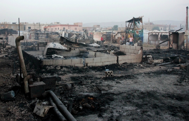 Suriyeli sığınmacıların kampında yangın: 6 ölü 10