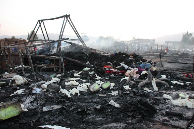 Suriyeli sığınmacıların kampında yangın: 6 ölü 15