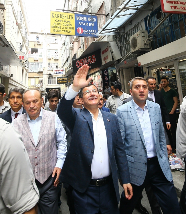 Davutoğlu dostlarını görünce dayanamadı! 9