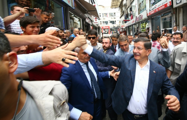 Davutoğlu dostlarını görünce dayanamadı! 10