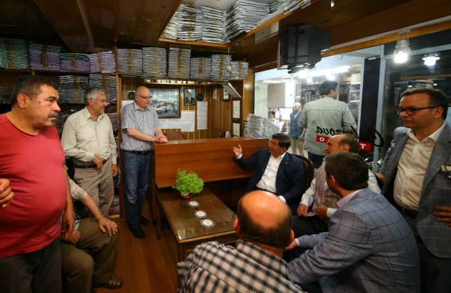 Davutoğlu dostlarını görünce dayanamadı! 18