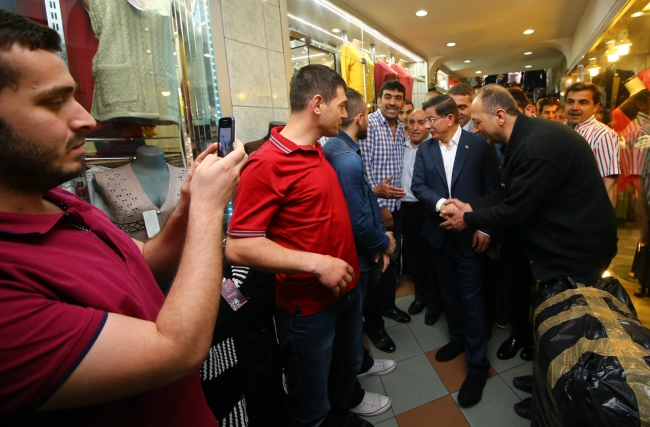 Davutoğlu dostlarını görünce dayanamadı! 19