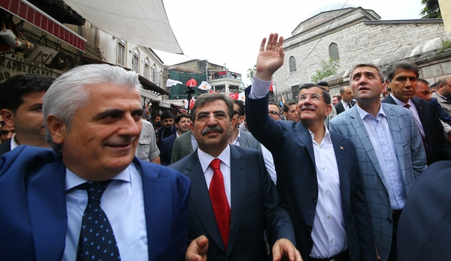 Davutoğlu dostlarını görünce dayanamadı! 5