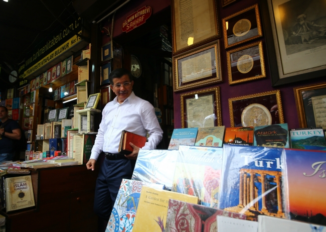 Davutoğlu dostlarını görünce dayanamadı! 8