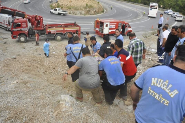 Freni boşaldı kayalara uçtu 6