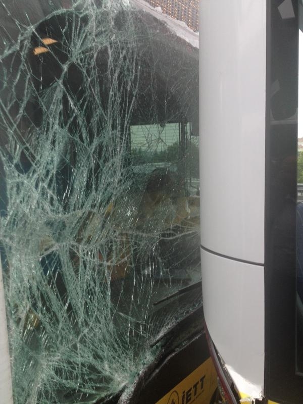 Metrobüste feci kaza: 16 yaralı 9