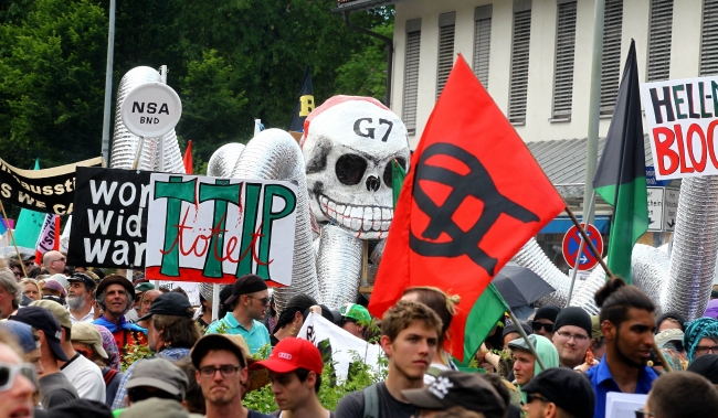 G7'ye renkli protesto 6