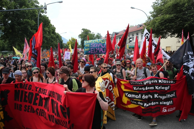 G7'ye renkli protesto 10