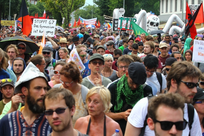 G7'ye renkli protesto 2