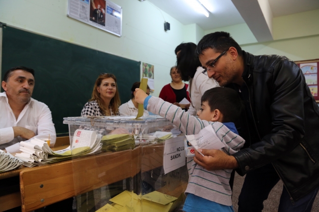 Türkiye sandık başına koştu 5