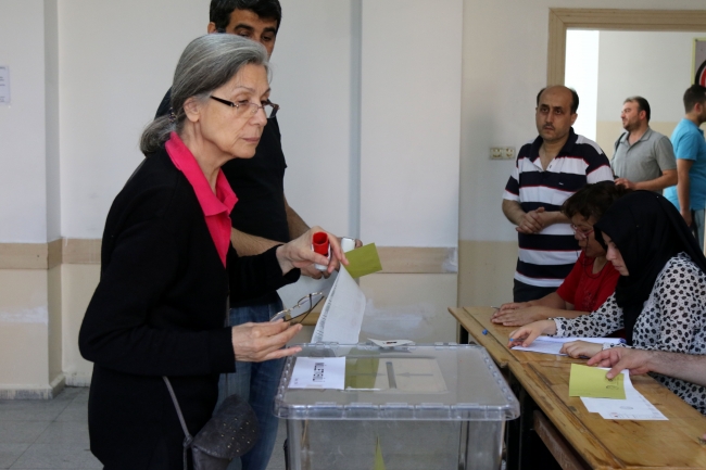 Türkiye sandık başına koştu 6