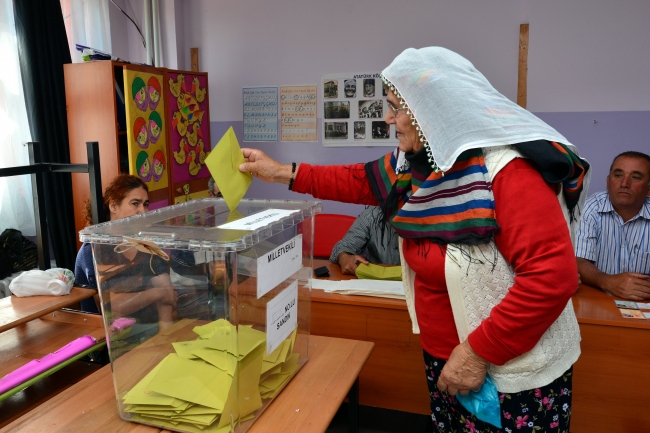 Türkiye sandık başına koştu 17