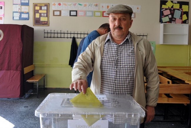 Türkiye sandık başına koştu 16