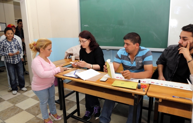 Türkiye sandık başına koştu 18