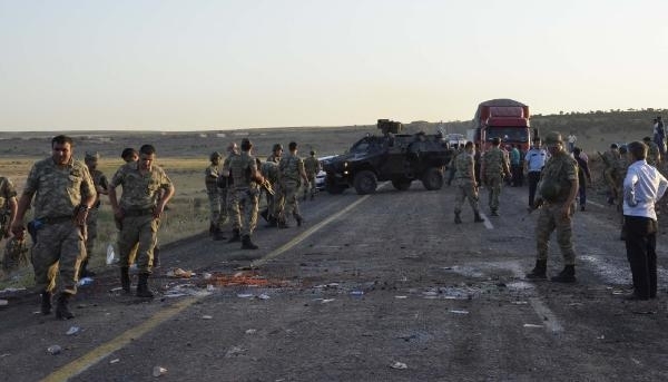 Şanlıurfa'da kaza 1 asker şehit 2'si ağır 20 yaralı 4