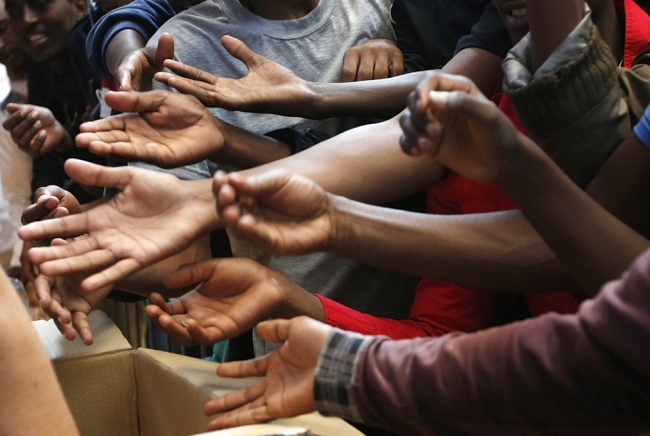 İtalya'daki tren istasyonları göçmenlerle doldu, taştı 10