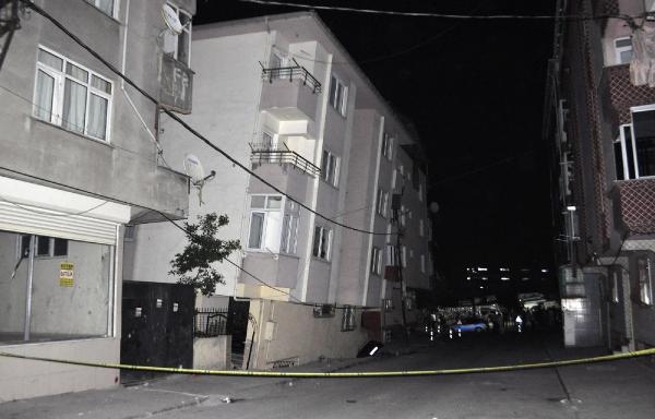 Gaziosmanpaşa'da 5 katlı bina yan yattı 1