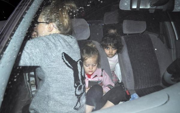 Gaziosmanpaşa'da 5 katlı bina yan yattı 8