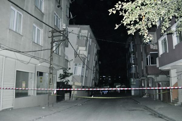 Gaziosmanpaşa'da 5 katlı bina yan yattı 6