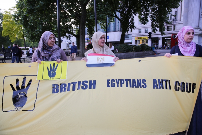 Dünya Mursi için ayakta 4