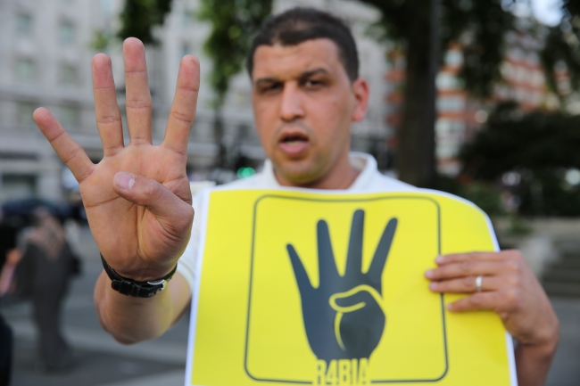 Dünya Mursi için ayakta 6