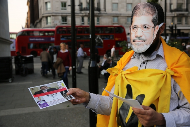 Dünya Mursi için ayakta 7