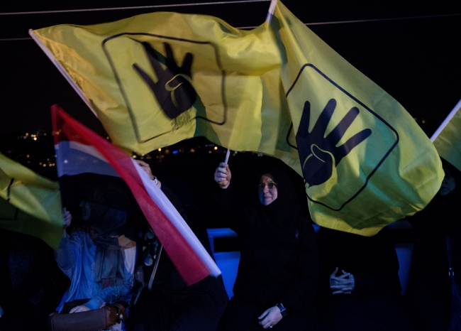 Dünya Mursi için ayakta 20