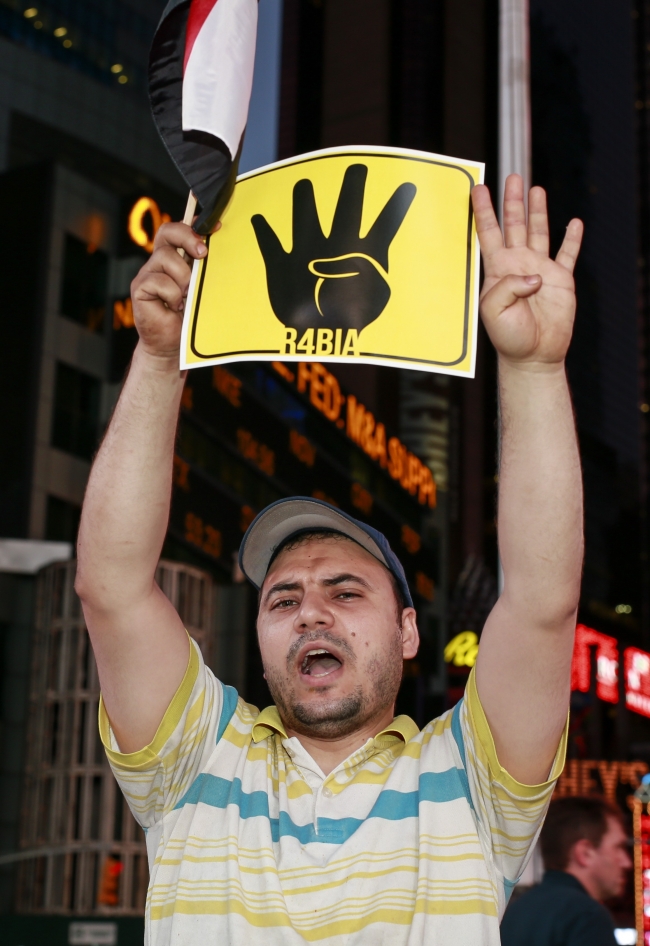 Dünya Mursi için ayakta 13