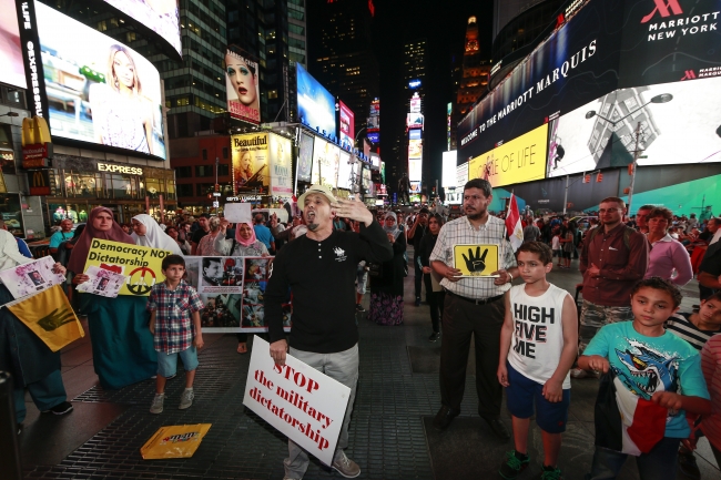 Dünya Mursi için ayakta 14