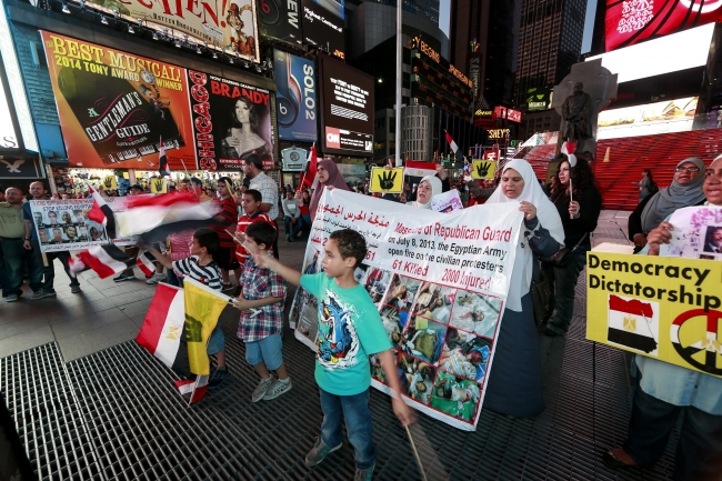 Dünya Mursi için ayakta 15