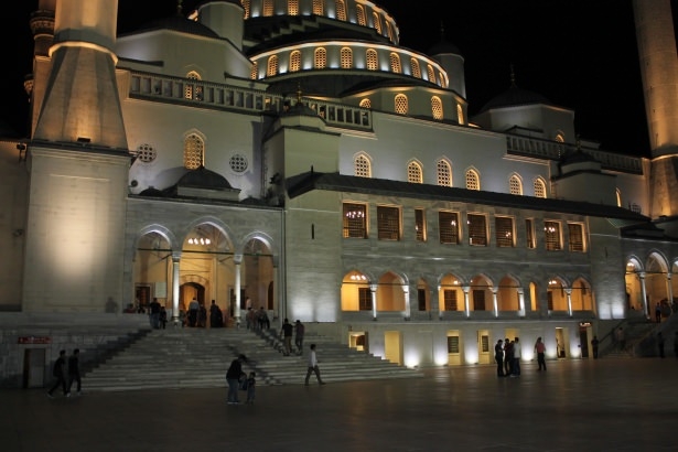 İlk teravih namazı kılındı 3