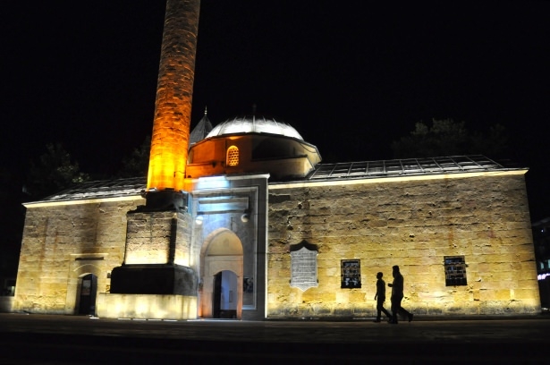 İlk teravih namazı kılındı 2