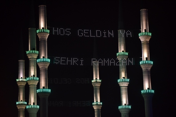 İlk teravih namazı kılındı 9