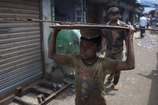 Büyük işlerin üstünden gelen küçük işçiler 1