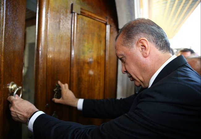 Erdoğan Eyüp Sultan'ın huzurunda 9