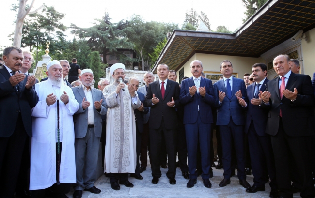 Erdoğan Eyüp Sultan'ın huzurunda 10