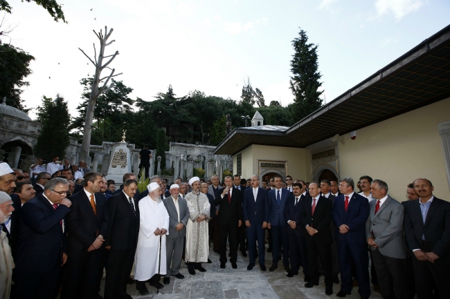 Erdoğan Eyüp Sultan'ın huzurunda 1