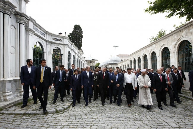 Erdoğan Eyüp Sultan'ın huzurunda 4