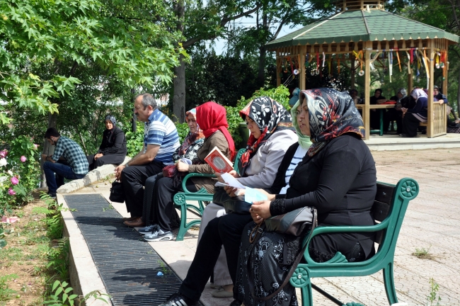 Öğrenciler içeride, veliler dışarıda ter döktü 3