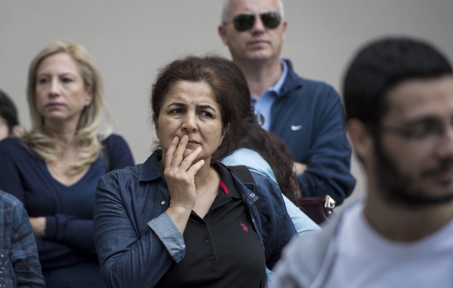 Öğrenciler içeride, veliler dışarıda ter döktü 7