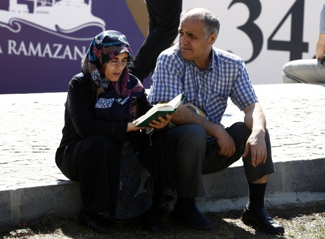 Öğrenciler içeride, veliler dışarıda ter döktü 9