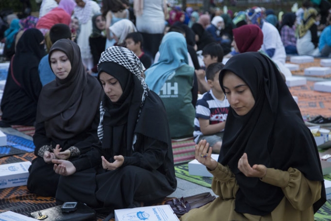 'Mülteciler Günü' için düzenlenen iftardan kareler 10