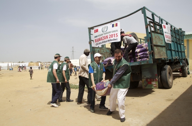 İHH Çad'daki mültecilere yardım eli uzattı 25