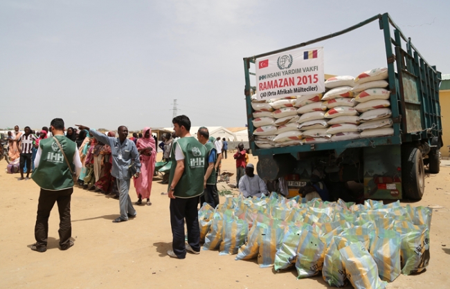 İHH Çad'daki mültecilere yardım eli uzattı 32