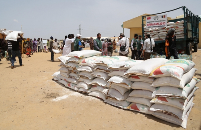 İHH Çad'daki mültecilere yardım eli uzattı 36